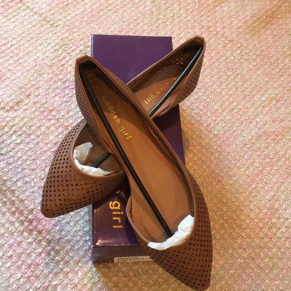 NIB Madden Girl Nancie Chip Out Pointed Tor Flats - Picture 5 of 7